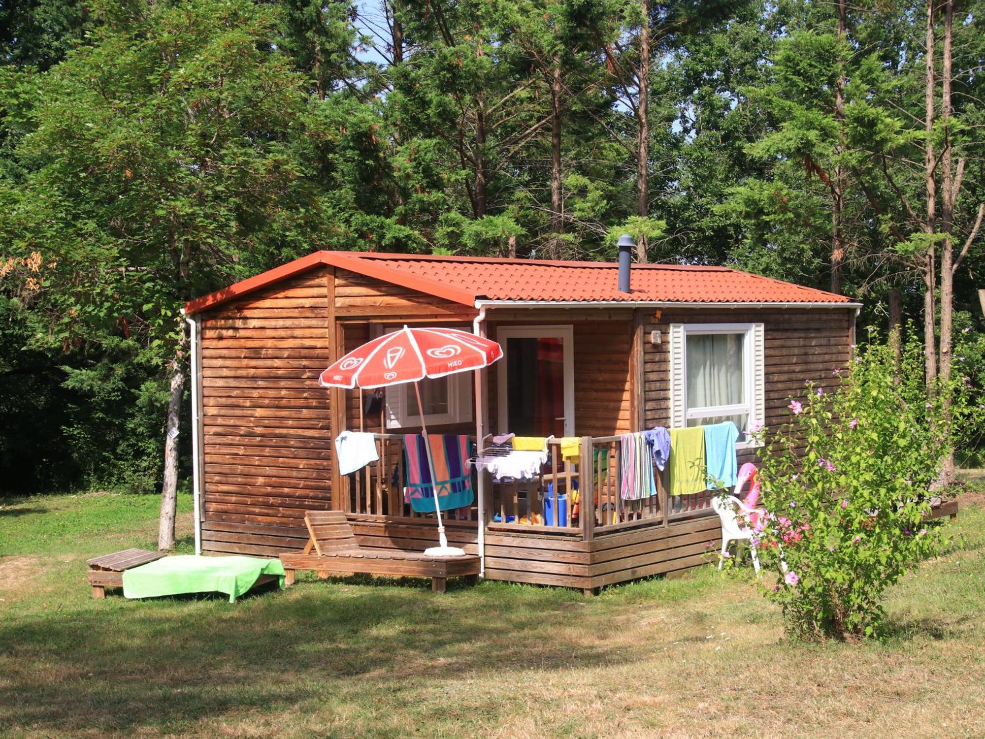 Camping Fontaine Du Roc Pensionat Devillac Eksteriør billede