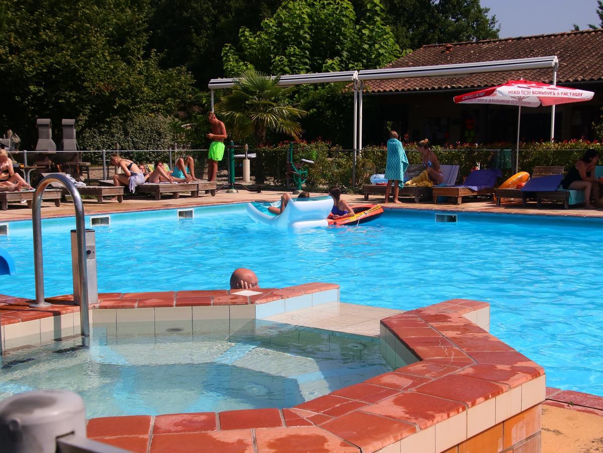 Camping Fontaine Du Roc Pensionat Devillac Eksteriør billede